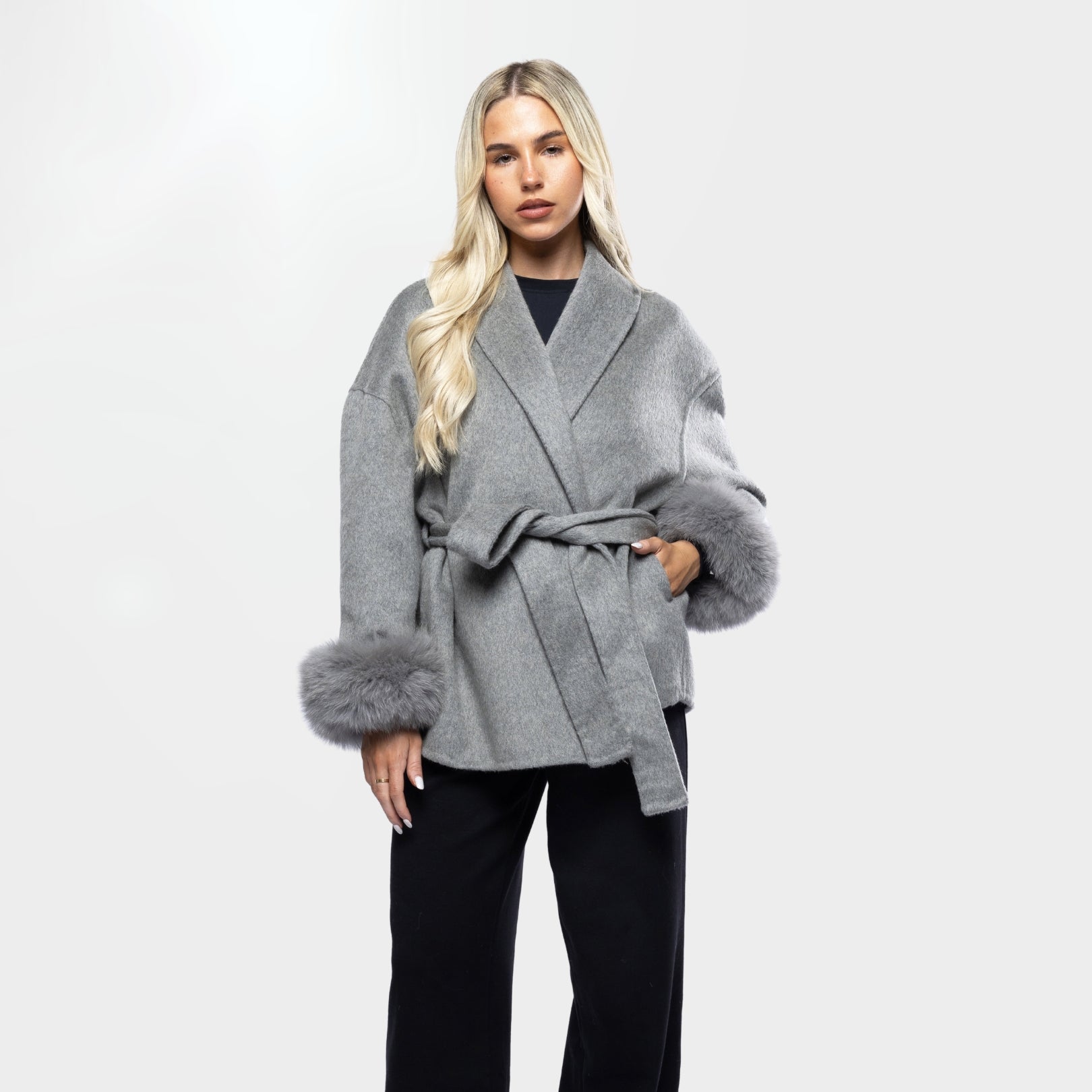 Amara Luxe Manteau– L’Élégance Hivernale Ultime!