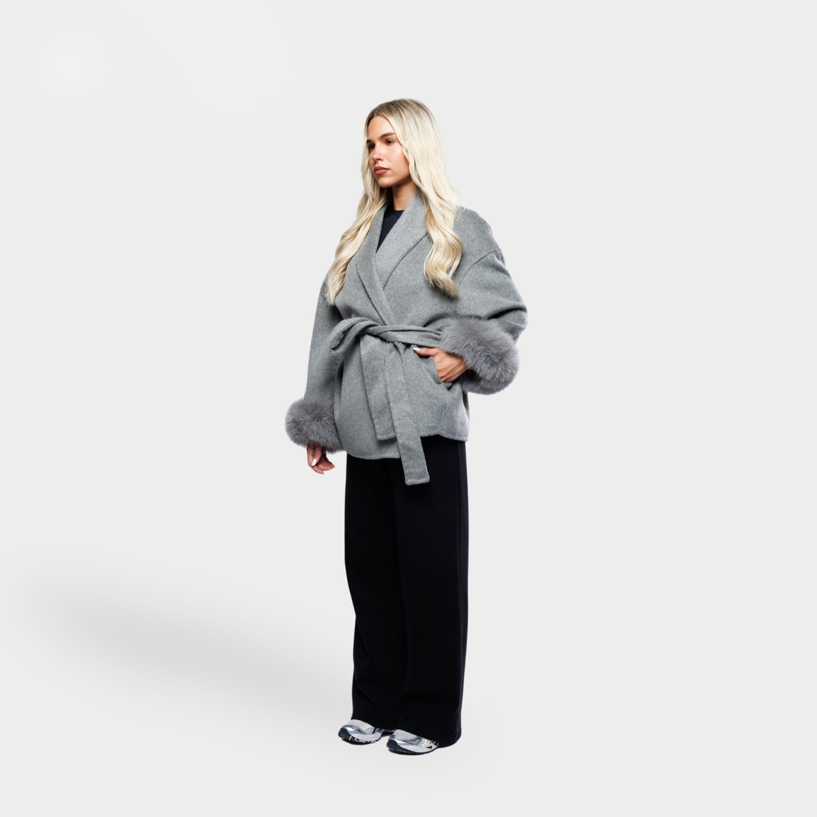 Amara Luxe Manteau– L’Élégance Hivernale Ultime!