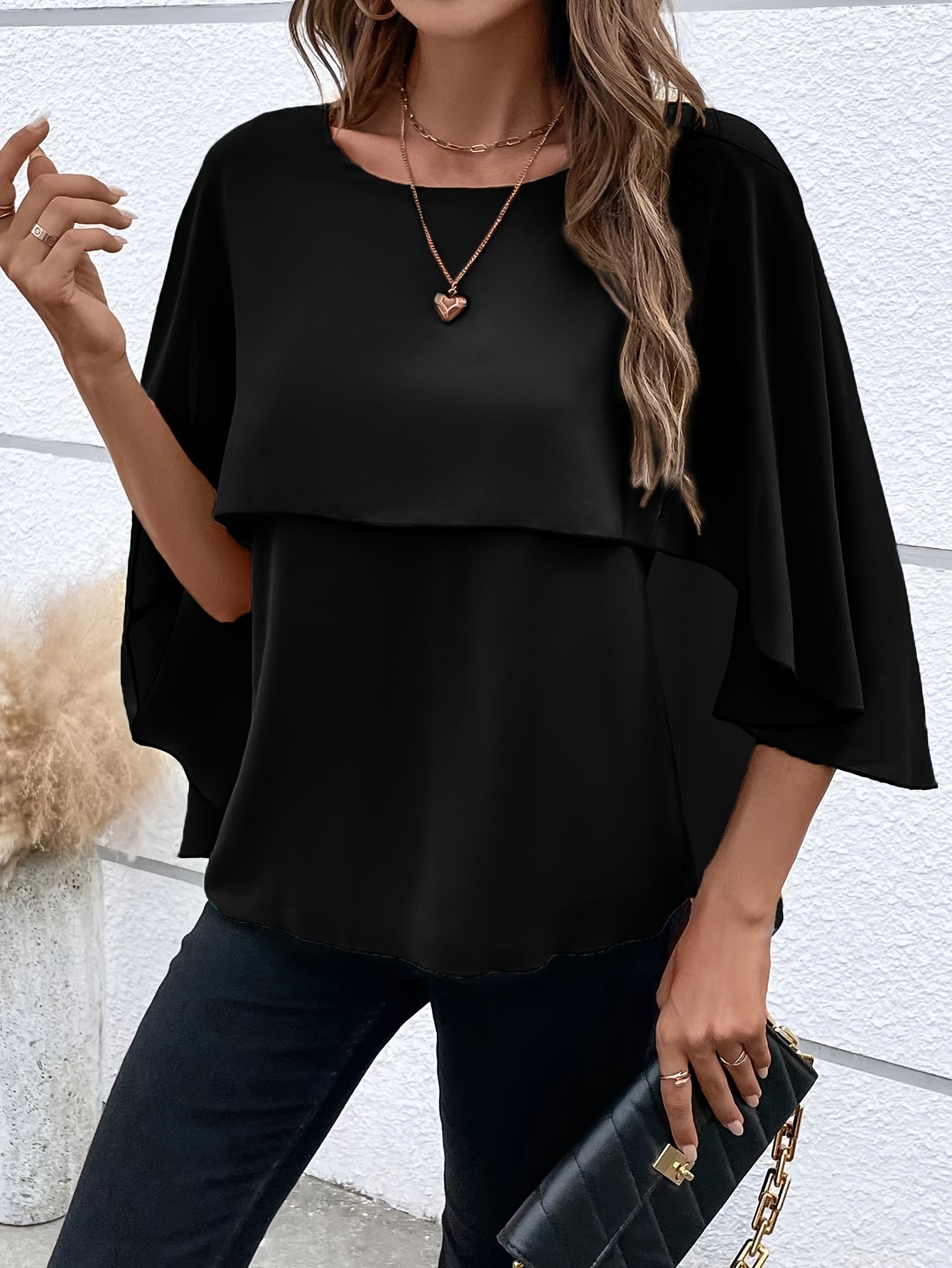 Elodie - Blouse Élégante à Manches Cape Asymétrique